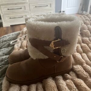 Womens G by GUESS Alixa Fuzzy Lined Pull On Short Winter Boots - 8 Medium